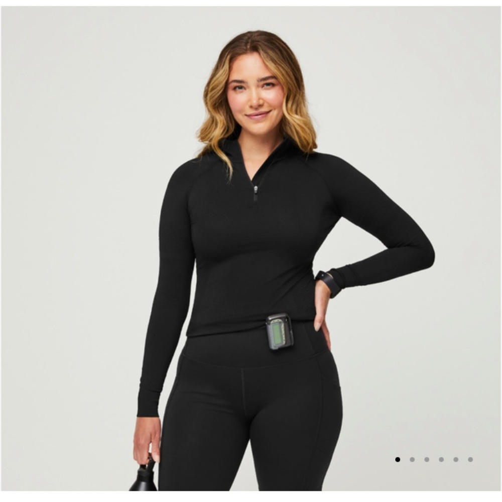 FIGS WORN ONCE SALTA PERFORMANCE ZIP XS